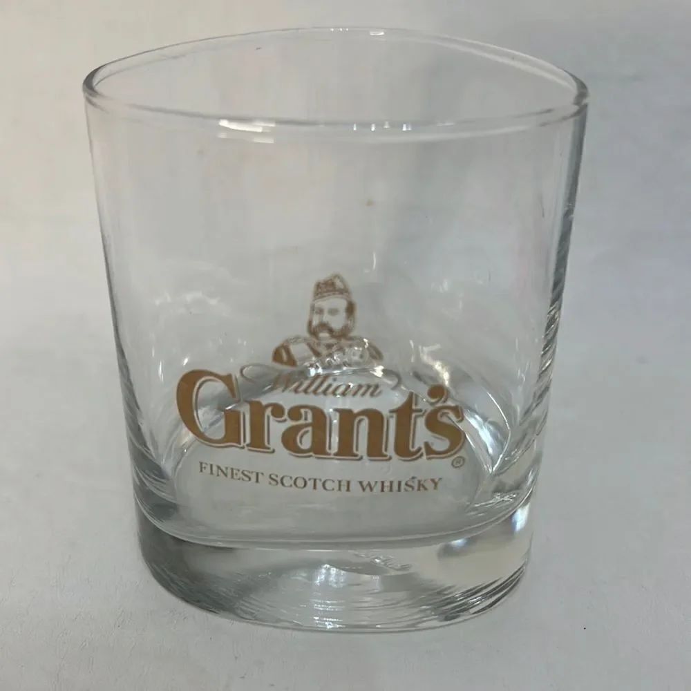 William Grants Finest Scotch Whiskey Glass Gold Logo 8 Oz 3 1/2 In Tall 3 In Top